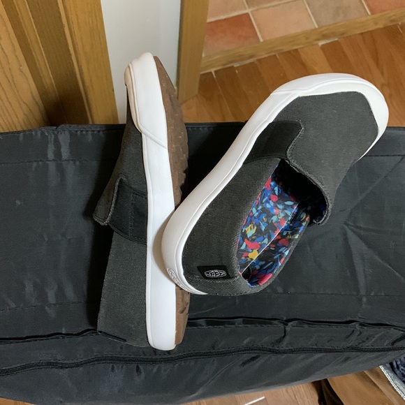 KEEN Shoes - Picture 5 of 12